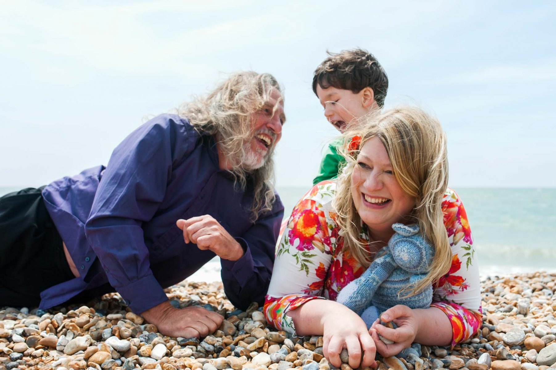 Family photo on Hastings beach by Sussex portrait photographer James Robertshaw